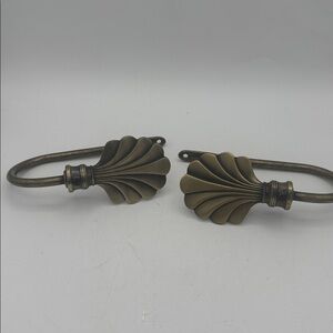 JCPenney Collection Brass Curtain drape scarf Holdbacks leaf design set of 2